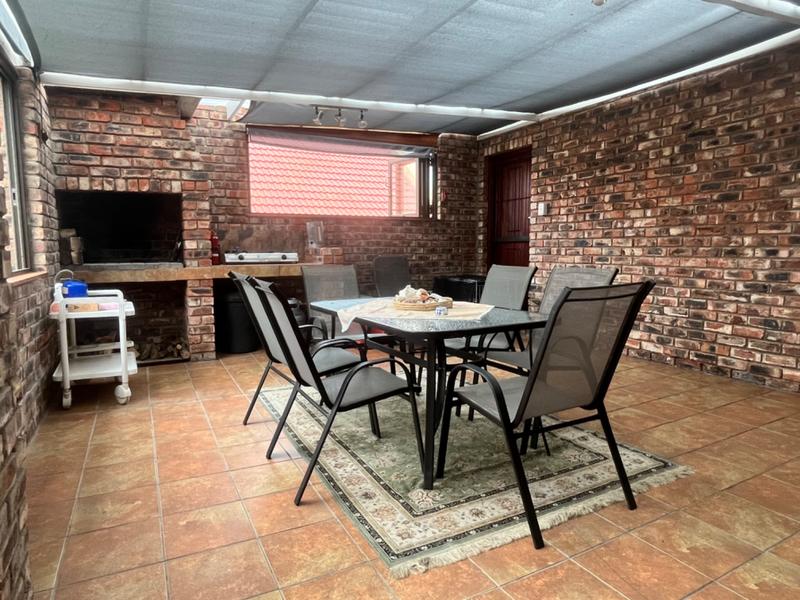 4 Bedroom Property for Sale in Fraaiuitsig Western Cape